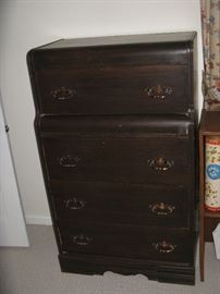 ANTIQUE SOLID WOOD CHEST OF DRAWERS