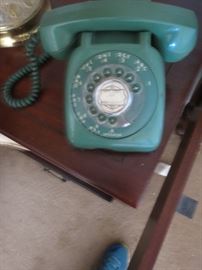 THIS PHONE IS GREEN, NOT TEAL, BUT VERY RETRO.