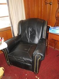 LEATHER RECLINER.