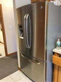 Fridge from last week sale, still available. Buy it while you can! General Electric stainless steel 26 cubic feet.