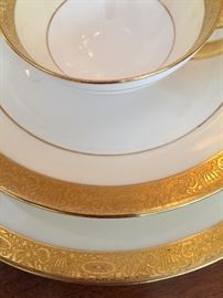 MINTON'S TATMAN "CHICAGO" CHINA MADE IN ENGLAND.