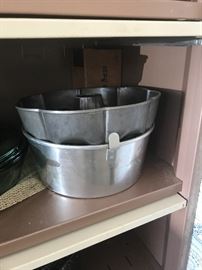 Garage - kitchen items in metal bookcase