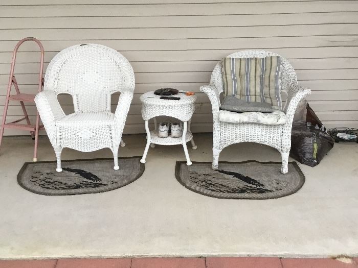 Patio set and rugs