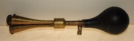 VINTAGE BULB HORN 