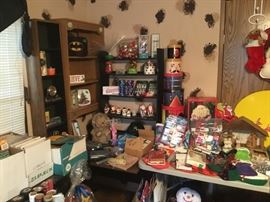 Storage units in 2nd bedroom