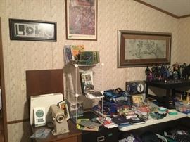 Master bedroom - Singer sewing machine - collectibles and more!