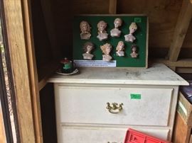 Chest - matches headboard/footboard in previous picture