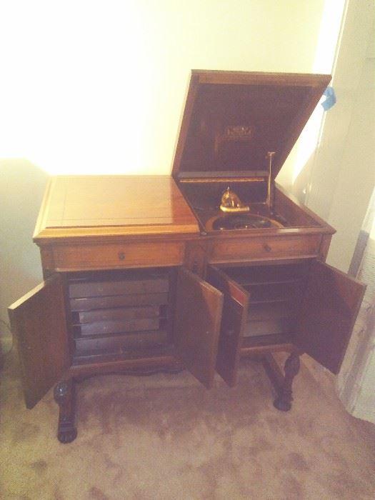 Victrola with built-in speakers and wooden needles.