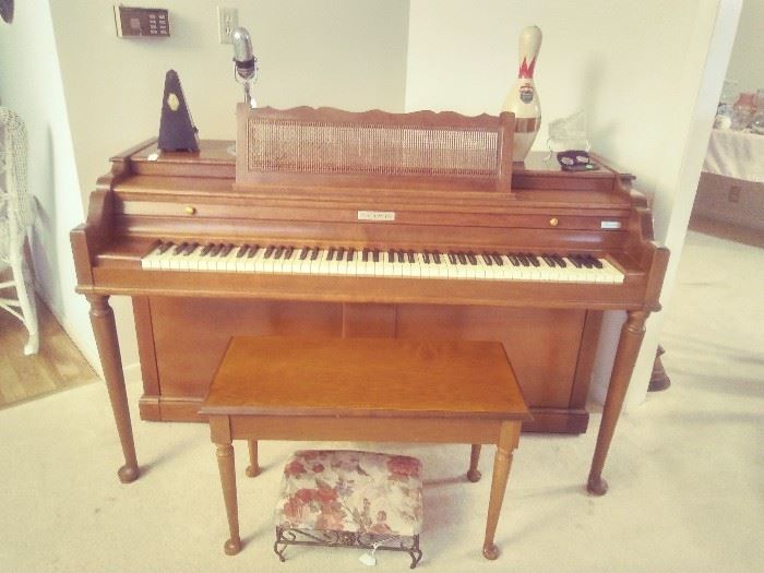 Baldwin Spinet Piano & Bench