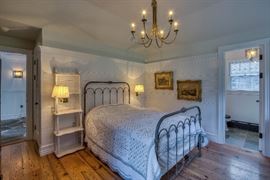 Paintings, matress, bed linens,...