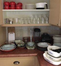 Kitchen (lots of good kitchen items)