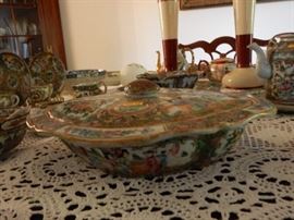 ROSE MEDALLIN VEGETABLE TUREEN