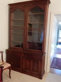 BREAKFRONT BOOKCASE, EARLY TO MID 19TH CENTURY