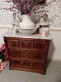 NICE BURL FRONT WASHSTAND