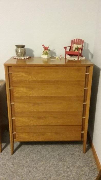 chest of drawers (5 drawers) matches chest of drawers. 
