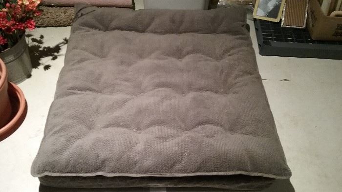 3 ft square dog bed