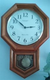 Regulator clock with chime