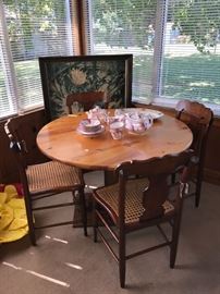 ROUND TABLE AND 4 BASKET WEAVE CHAIRS