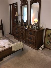 MID CENTURY DOUBLE MIRROR DRESSER