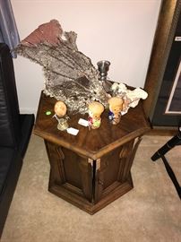 CORAL, BOBBLE HEADS, TABLE