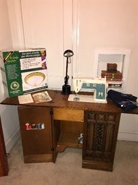 WORKING ELECTRIC SINGER SEWING MACHINE