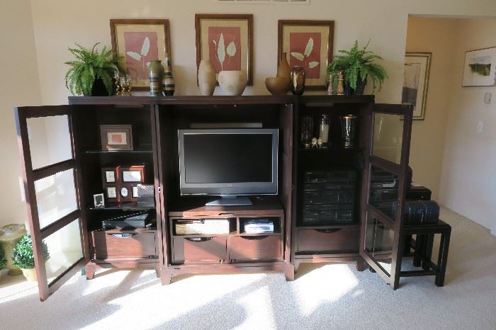 Ethan Allen Entertainment Center in Prestine Condition... This house is an Ethan Allen Showroom!