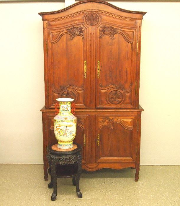 French Pine "Buffet du Coups", Chinese stand and vase