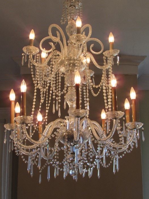 Huge, beaituful crystal chandelier