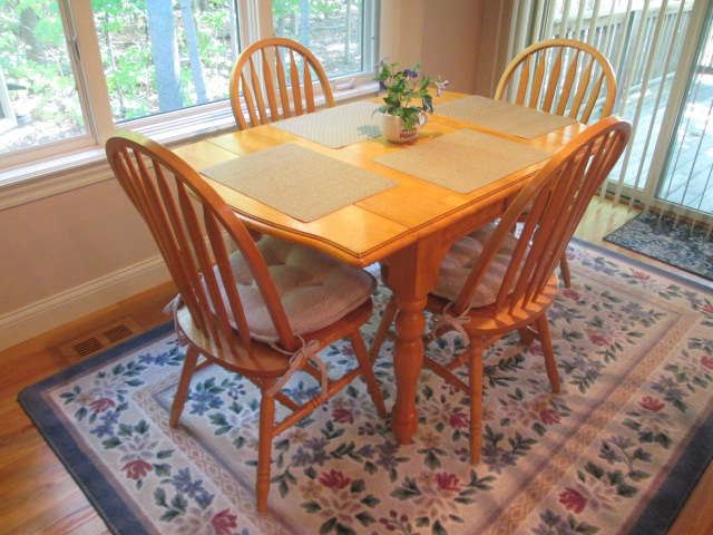 Oak Dinette Table with (4) Oak Chairs