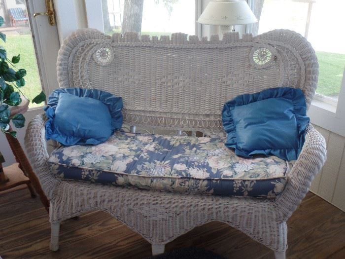 Beautiful Wicker Bench with Cushions