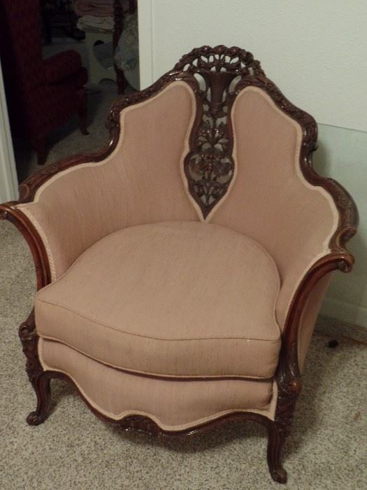 Vintage Chair in Excellent condition. Amazing wood carving, great shape in all regards.