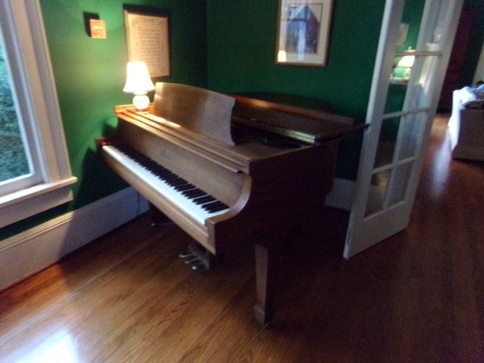 Steinway Baby Grand piano (S model)