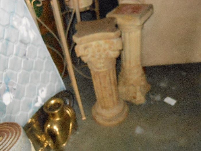 2 pedestals