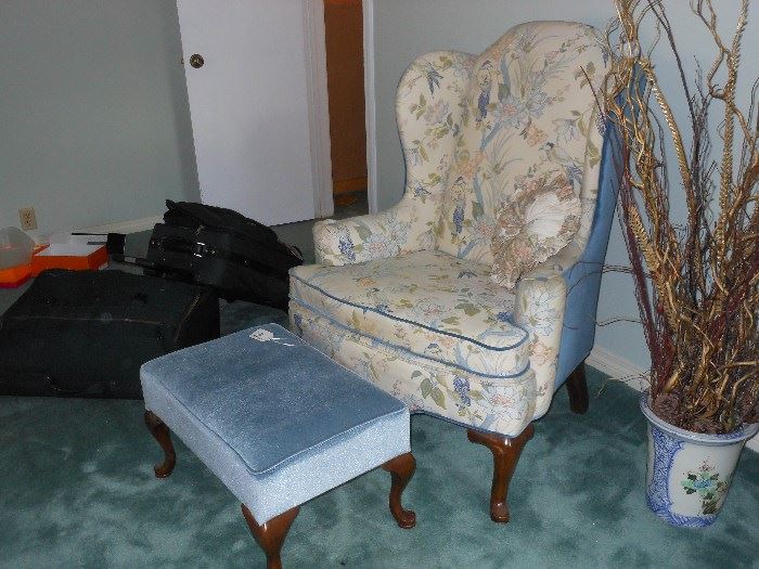chair +ottoman(stain)4 sale now