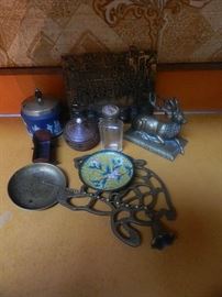 ASSORTED BRASS AND PEWTER