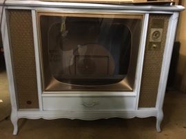 HOLLYWOOD SOUTH!!!! Props and set decoration items from American Horror Story "Freak Show" and Root's Mini-Series that was filmed here in New Orleans... 