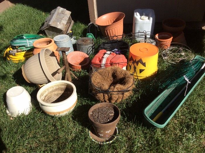 Miscellaneous flower pots, garden hoses