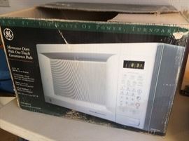 GE Microwave Oven - NEW