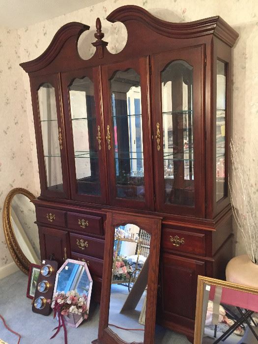 Pennsylvania House Hutch/Buffet Server. Goes with matching table.  Cherry wood.  Excellent condition. 