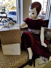 Wonderful Girl and Boy mannequins from the JL Hudson in Detroit !