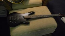 Vester bass guitar with bag