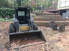 New Holland LX865 Turbo skid loader with bucket attachment (437.6 hours!)