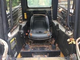 New Holland LX865 Turbo skid loader with bucket attachment (437.6 hours!)