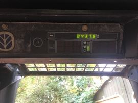 New Holland LX865 Turbo skid loader with bucket attachment (437.6 hours!)