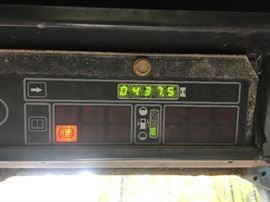 New Holland LX865 Turbo skid loader with bucket attachment (437.6 hours!)