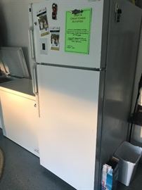 Hotpoint Refrigerator/Freezer, 18 c.f.