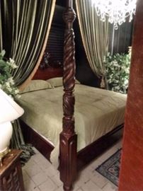 HENREDON KING SIZE MAHOGANY 4 POSTER BED