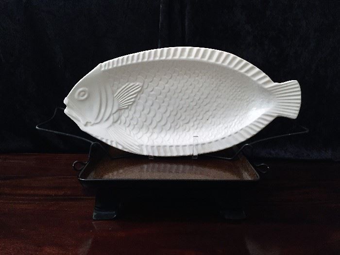 Ceramic Fish Server and Stand