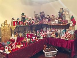 PACKED CHRISTMAS ROOM