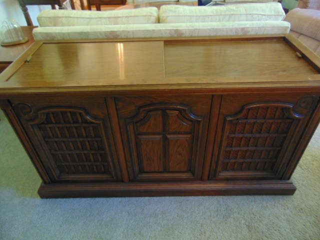 Stereo console - Magnavox Astro-Sonic s-6215  (20"dx54"wx28"t)